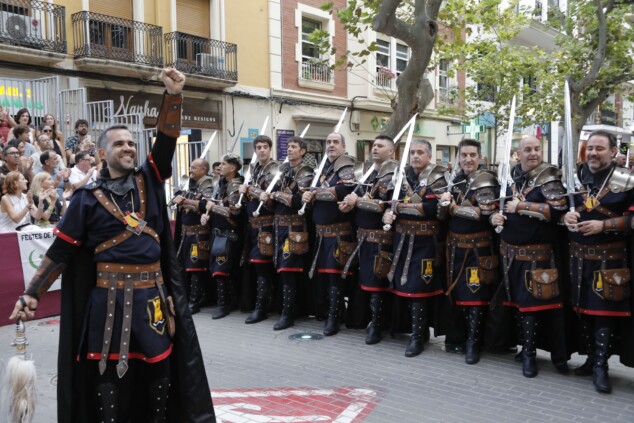 Los boatos de Cavallers de Me’n Fot y la filà Walies conquistan el centro de Dénia en su día grande 49 desfile de gala de los moros y cristianos 2026 de denia 46