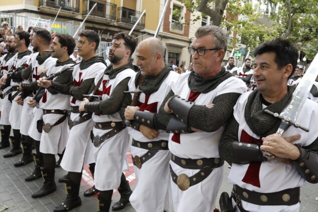 Los boatos de Cavallers de Me’n Fot y la filà Walies conquistan el centro de Dénia en su día grande 8 desfile de gala de los moros y cristianos 2026 de denia 5