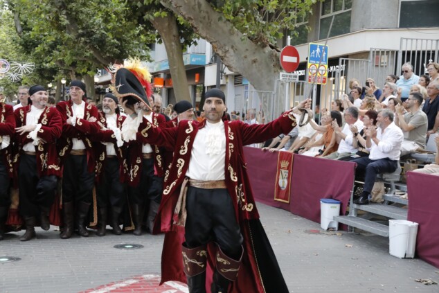 Los boatos de Cavallers de Me’n Fot y la filà Walies conquistan el centro de Dénia en su día grande 59 desfile de gala de los moros y cristianos 2026 de denia 56