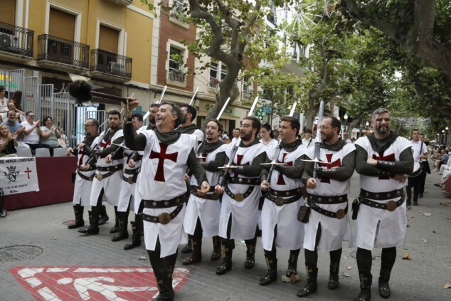 Los boatos de Cavallers de Me’n Fot y la filà Walies conquistan el centro de Dénia en su día grande 9 desfile de gala de los moros y cristianos 2026 de denia 6