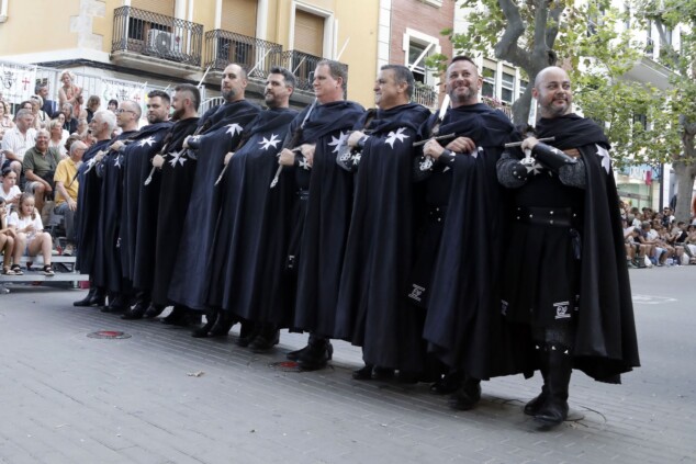 Los boatos de Cavallers de Me’n Fot y la filà Walies conquistan el centro de Dénia en su día grande 64 desfile de gala de los moros y cristianos 2026 de denia 61