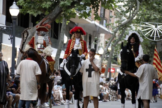 Los boatos de Cavallers de Me’n Fot y la filà Walies conquistan el centro de Dénia en su día grande 79 desfile de gala de los moros y cristianos 2026 de denia 76