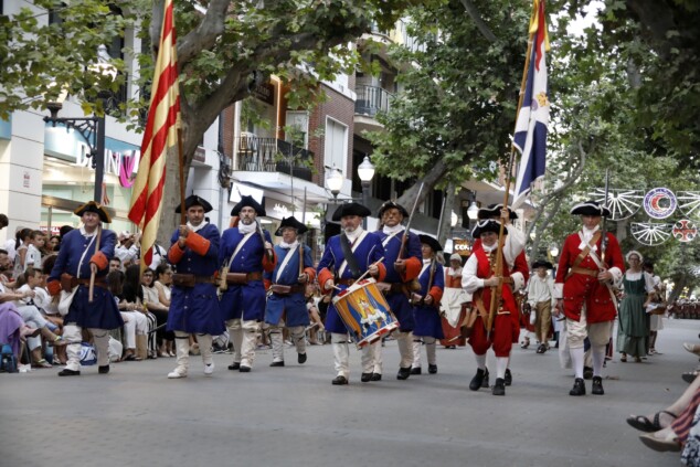 Los boatos de Cavallers de Me’n Fot y la filà Walies conquistan el centro de Dénia en su día grande 82 desfile de gala de los moros y cristianos 2026 de denia 79