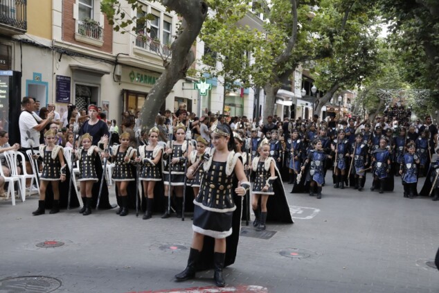 La cantera de los Moros y Cristianos toma Dénia: la espectacularidad del desfile infantil confirma el futuro de la fiesta 5 desfile infantil y entrada de bandas de los moros y cristianos de denia 2026 1