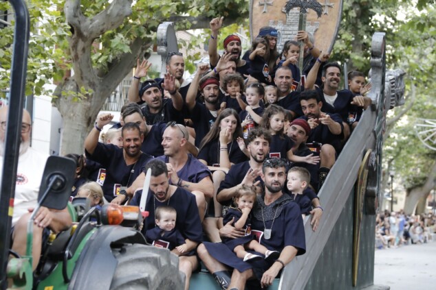 La cantera de los Moros y Cristianos toma Dénia: la espectacularidad del desfile infantil confirma el futuro de la fiesta 14 desfile infantil y entrada de bandas de los moros y cristianos de denia 2026 10