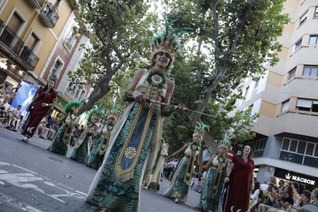 La cantera de los Moros y Cristianos toma Dénia: la espectacularidad del desfile infantil confirma el futuro de la fiesta 112 desfile infantil y entrada de bandas de los moros y cristianos de denia 2026 108