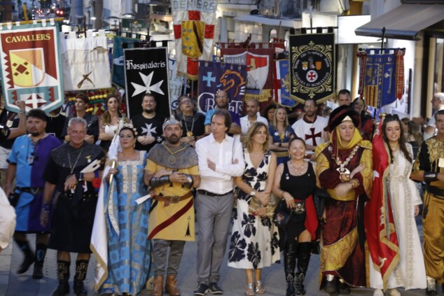 La cantera de los Moros y Cristianos toma Dénia: la espectacularidad del desfile infantil confirma el futuro de la fiesta 119 desfile infantil y entrada de bandas de los moros y cristianos de denia 2026 115