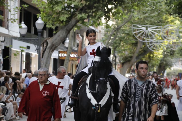 La cantera de los Moros y Cristianos toma Dénia: la espectacularidad del desfile infantil confirma el futuro de la fiesta 16 desfile infantil y entrada de bandas de los moros y cristianos de denia 2026 12
