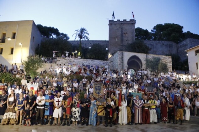 La cantera de los Moros y Cristianos toma Dénia: la espectacularidad del desfile infantil confirma el futuro de la fiesta 128 desfile infantil y entrada de bandas de los moros y cristianos de denia 2026 124