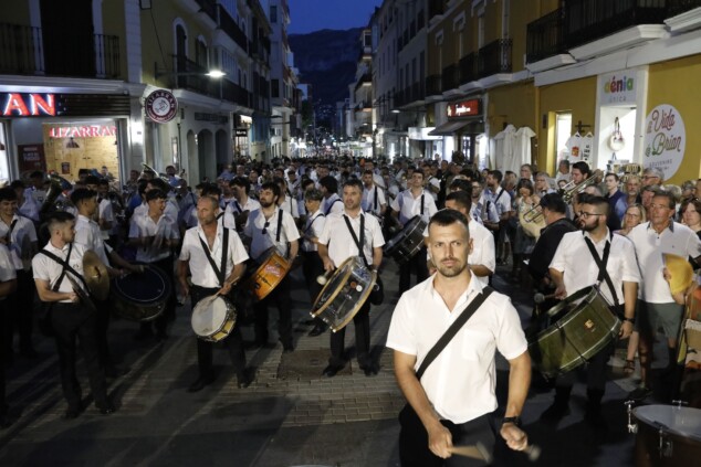 La cantera de los Moros y Cristianos toma Dénia: la espectacularidad del desfile infantil confirma el futuro de la fiesta 132 desfile infantil y entrada de bandas de los moros y cristianos de denia 2026 128
