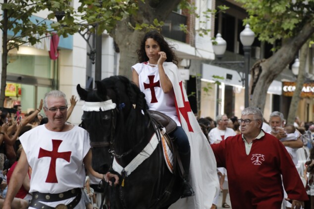 La cantera de los Moros y Cristianos toma Dénia: la espectacularidad del desfile infantil confirma el futuro de la fiesta 17 desfile infantil y entrada de bandas de los moros y cristianos de denia 2026 13