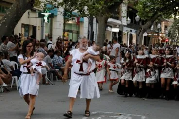 Desfile infantil y entrada de bandas de los Moros y Cristianos de Dénia 2026 15