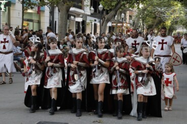 Desfile infantil y entrada de bandas de los Moros y Cristianos de Dénia 2026 16