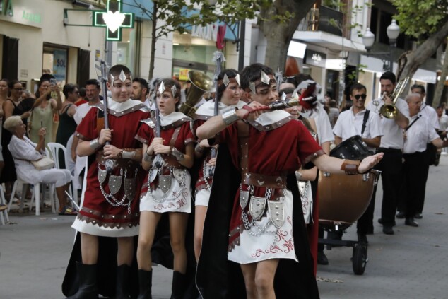La cantera de los Moros y Cristianos toma Dénia: la espectacularidad del desfile infantil confirma el futuro de la fiesta 23 desfile infantil y entrada de bandas de los moros y cristianos de denia 2026 19