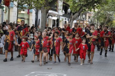 Desfile infantil y entrada de bandas de los Moros y Cristianos de Dénia 2026 23