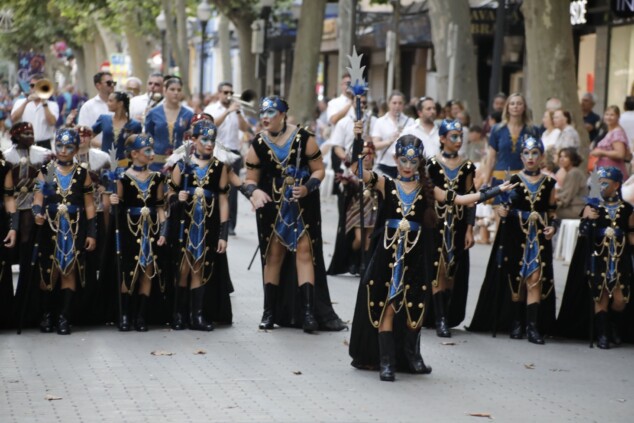 La cantera de los Moros y Cristianos toma Dénia: la espectacularidad del desfile infantil confirma el futuro de la fiesta 30 desfile infantil y entrada de bandas de los moros y cristianos de denia 2026 26