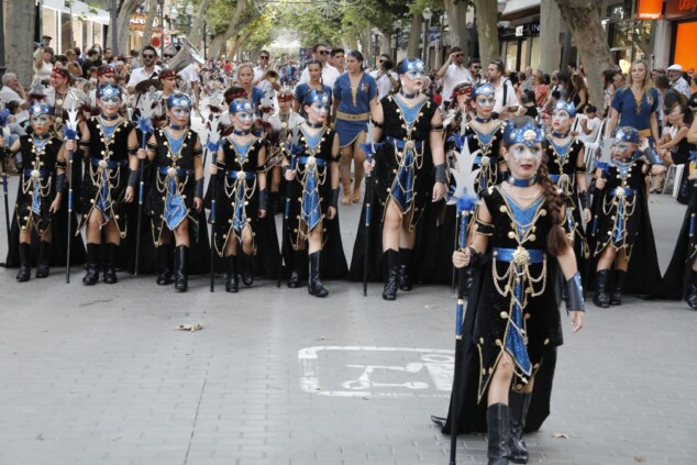 La cantera de los Moros y Cristianos toma Dénia: la espectacularidad del desfile infantil confirma el futuro de la fiesta 31 desfile infantil y entrada de bandas de los moros y cristianos de denia 2026 27