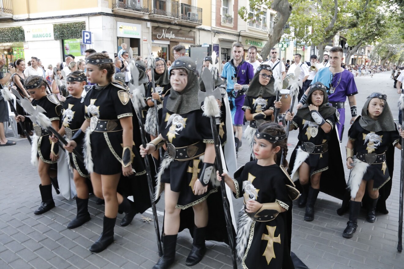 Desfile infantil y entrada de bandas de los Moros y Cristianos de Dénia 2026 35