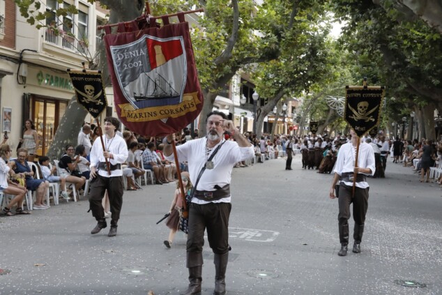 La cantera de los Moros y Cristianos toma Dénia: la espectacularidad del desfile infantil confirma el futuro de la fiesta 45 desfile infantil y entrada de bandas de los moros y cristianos de denia 2026 41