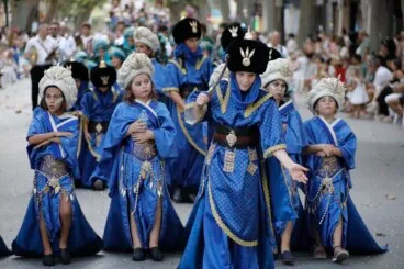 Desfile infantil y entrada de bandas de los Moros y Cristianos de Dénia 2026 61