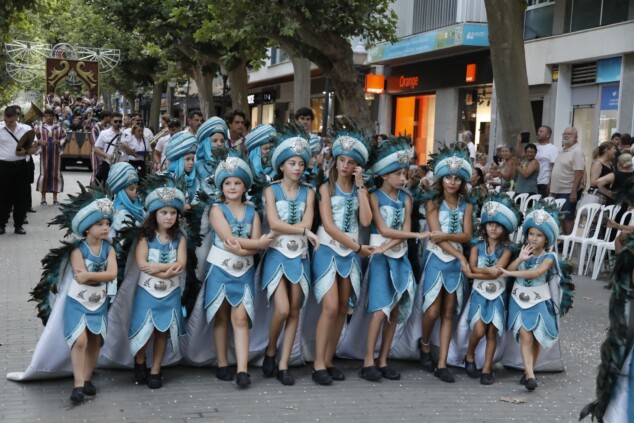 La cantera de los Moros y Cristianos toma Dénia: la espectacularidad del desfile infantil confirma el futuro de la fiesta 70 desfile infantil y entrada de bandas de los moros y cristianos de denia 2026 66