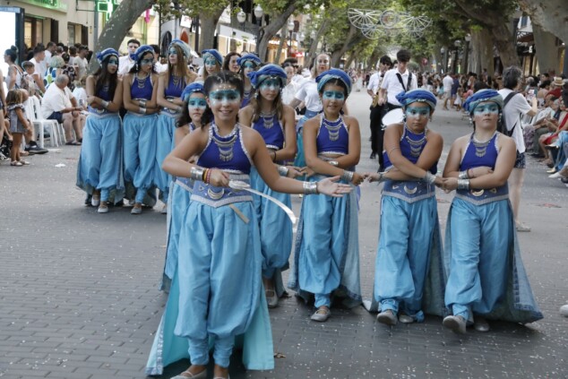 La cantera de los Moros y Cristianos toma Dénia: la espectacularidad del desfile infantil confirma el futuro de la fiesta 87 desfile infantil y entrada de bandas de los moros y cristianos de denia 2026 83