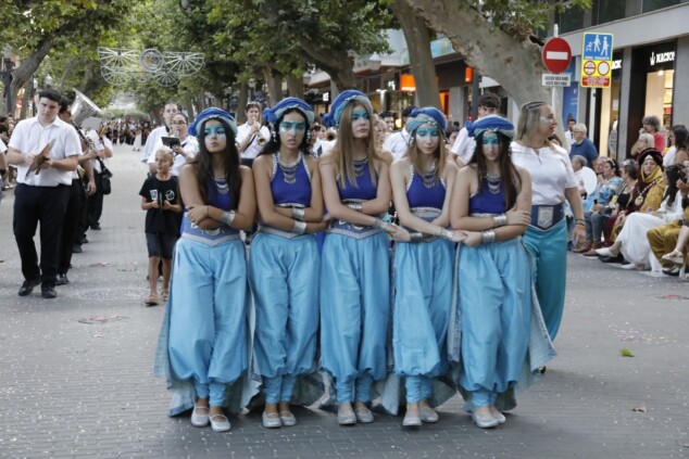 La cantera de los Moros y Cristianos toma Dénia: la espectacularidad del desfile infantil confirma el futuro de la fiesta 88 desfile infantil y entrada de bandas de los moros y cristianos de denia 2026 84