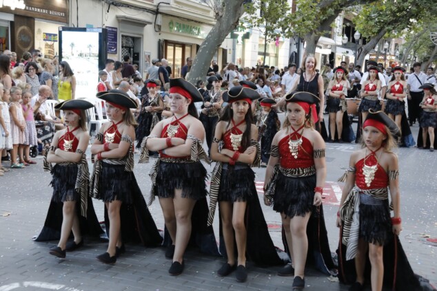 La cantera de los Moros y Cristianos toma Dénia: la espectacularidad del desfile infantil confirma el futuro de la fiesta 91 desfile infantil y entrada de bandas de los moros y cristianos de denia 2026 87