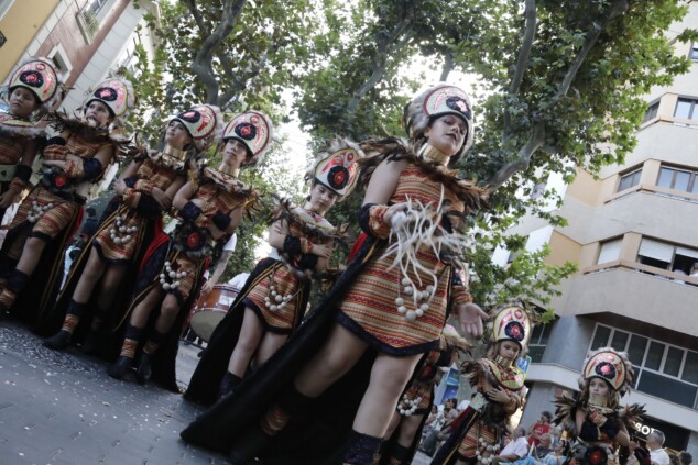 La cantera de los Moros y Cristianos toma Dénia: la espectacularidad del desfile infantil confirma el futuro de la fiesta 98 desfile infantil y entrada de bandas de los moros y cristianos de denia 2026 94