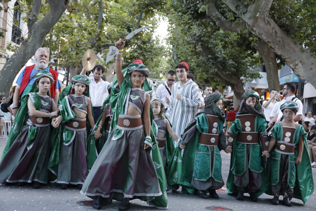 Desfile infantil y entrada de bandas de los Moros y Cristianos de Dénia 2026 96