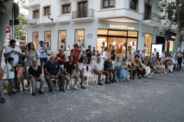 La cantera de los Moros y Cristianos toma Dénia: la espectacularidad del desfile infantil confirma el futuro de la fiesta 101 desfile infantil y entrada de bandas de los moros y cristianos de denia 2026 97