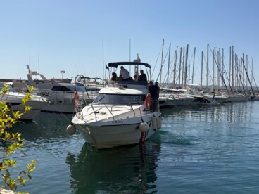 Balance de vigilancia marina en Xàbia: más de 500 embarcaciones advertidas este año por fondear sobre posidonia 17 embarcacion guardacostas a su llegada al club nautico javea