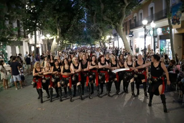 Dénia celebra la última 'entraeta' y se sitúa a un paso de sus días grandes de Moros y Cristianos 14 entraeta previa a la recepcion mora de denia 11