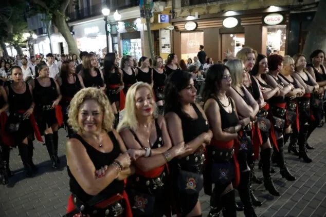 Dénia celebra la última 'entraeta' y se sitúa a un paso de sus días grandes de Moros y Cristianos 16 entraeta previa a la recepcion mora de denia 13