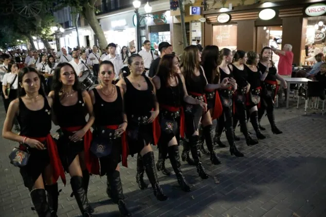 Dénia celebra la última 'entraeta' y se sitúa a un paso de sus días grandes de Moros y Cristianos 17 entraeta previa a la recepcion mora de denia 14