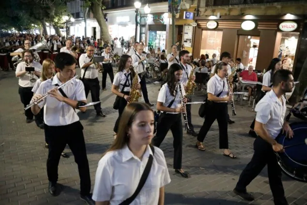 Dénia celebra la última 'entraeta' y se sitúa a un paso de sus días grandes de Moros y Cristianos 19 entraeta previa a la recepcion mora de denia 16