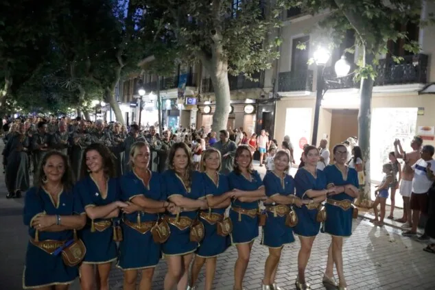Dénia celebra la última 'entraeta' y se sitúa a un paso de sus días grandes de Moros y Cristianos 26 entraeta previa a la recepcion mora de denia 23