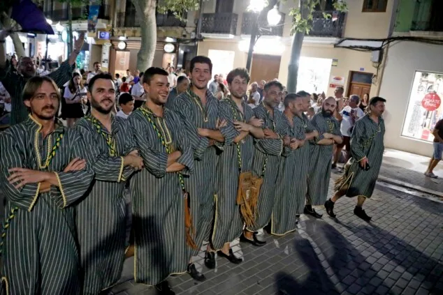 Dénia celebra la última 'entraeta' y se sitúa a un paso de sus días grandes de Moros y Cristianos 29 entraeta previa a la recepcion mora de denia 26