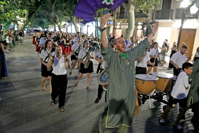 Dénia celebra la última 'entraeta' y se sitúa a un paso de sus días grandes de Moros y Cristianos 30 entraeta previa a la recepcion mora de denia 27