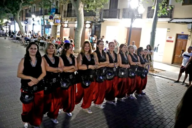 Dénia celebra la última 'entraeta' y se sitúa a un paso de sus días grandes de Moros y Cristianos 35 entraeta previa a la recepcion mora de denia 32