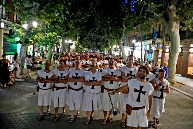 Dénia celebra la última 'entraeta' y se sitúa a un paso de sus días grandes de Moros y Cristianos 40 entraeta previa a la recepcion mora de denia 37