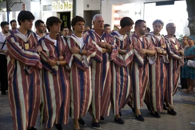 Dénia celebra la última 'entraeta' y se sitúa a un paso de sus días grandes de Moros y Cristianos 7 entraeta previa a la recepcion mora de denia 4