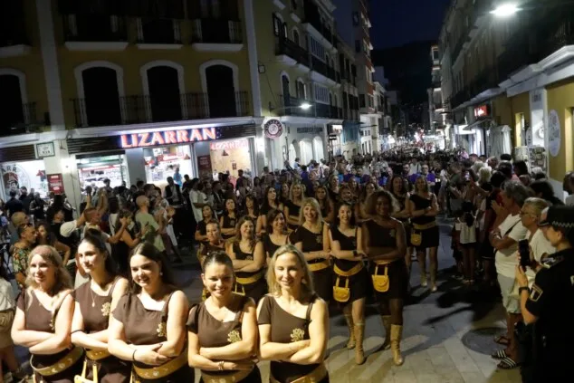 Dénia celebra la última 'entraeta' y se sitúa a un paso de sus días grandes de Moros y Cristianos 49 entraeta previa a la recepcion mora de denia 46