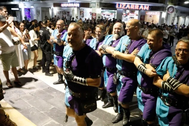 Dénia celebra la última 'entraeta' y se sitúa a un paso de sus días grandes de Moros y Cristianos 53 entraeta previa a la recepcion mora de denia 50