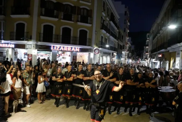 Dénia celebra la última 'entraeta' y se sitúa a un paso de sus días grandes de Moros y Cristianos 54 entraeta previa a la recepcion mora de denia 51