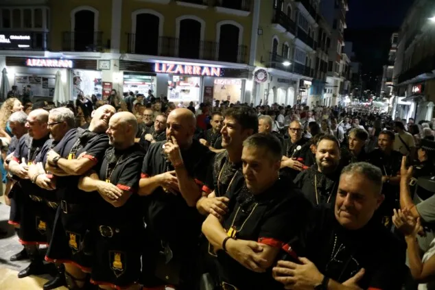 Dénia celebra la última 'entraeta' y se sitúa a un paso de sus días grandes de Moros y Cristianos 56 entraeta previa a la recepcion mora de denia 53