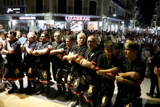 Dénia celebra la última 'entraeta' y se sitúa a un paso de sus días grandes de Moros y Cristianos 57 entraeta previa a la recepcion mora de denia 54