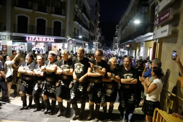 Dénia celebra la última 'entraeta' y se sitúa a un paso de sus días grandes de Moros y Cristianos 61 entraeta previa a la recepcion mora de denia 58