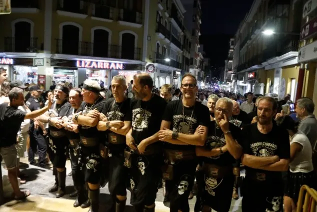 Dénia celebra la última 'entraeta' y se sitúa a un paso de sus días grandes de Moros y Cristianos 62 entraeta previa a la recepcion mora de denia 59