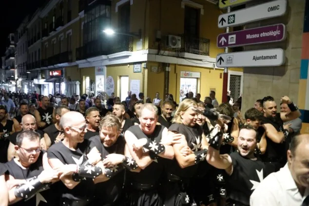Dénia celebra la última 'entraeta' y se sitúa a un paso de sus días grandes de Moros y Cristianos 64 entraeta previa a la recepcion mora de denia 61